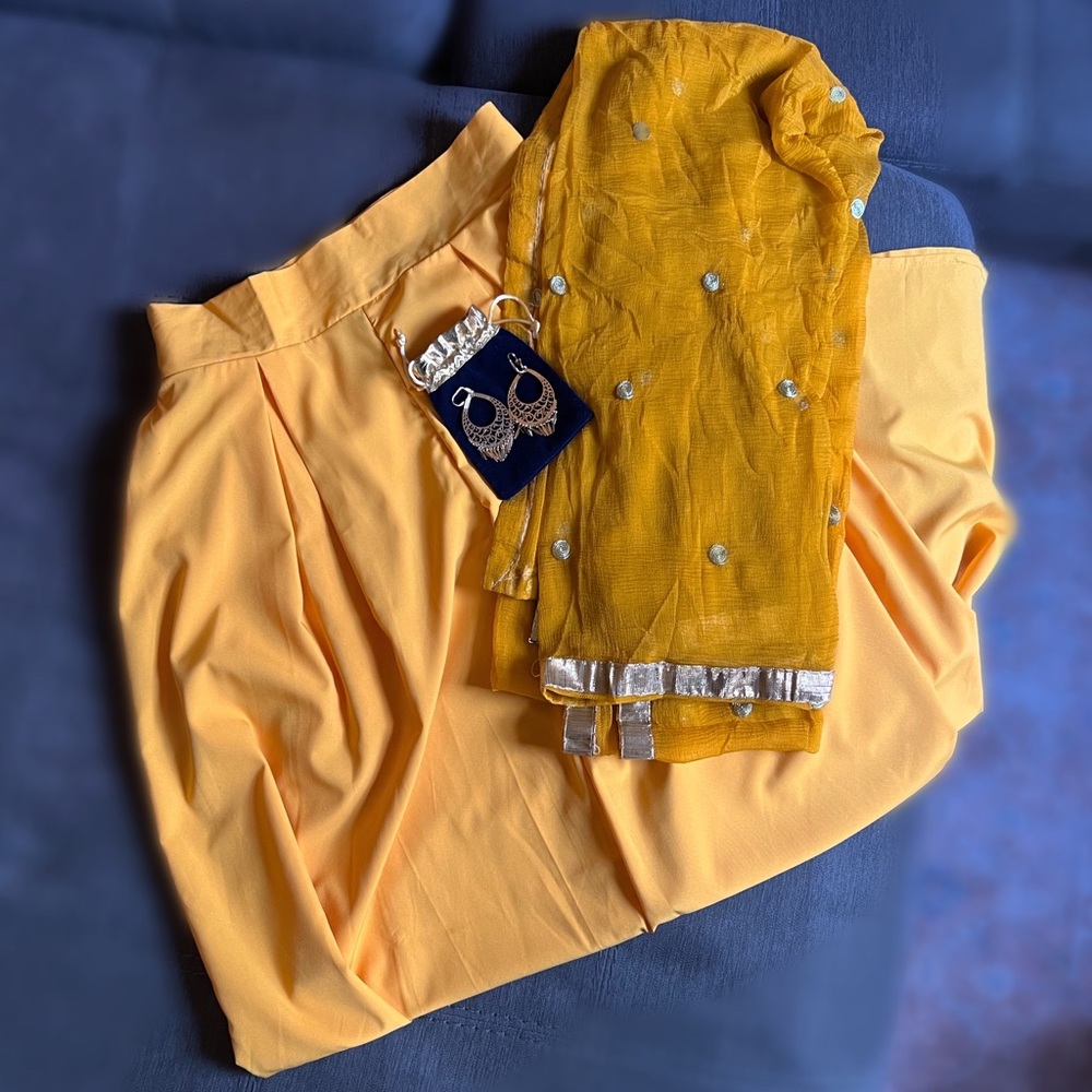 Mustard yellow skirt, Matching Dupatta & Earrings, Indian Mehendi Outfit
